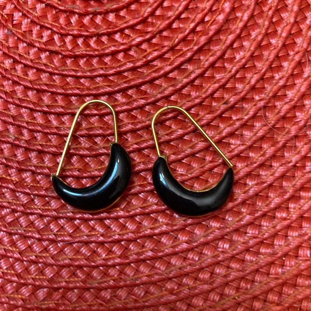 Bundle 5, get 20% off - Vintage Brass and Black Enamel Crescent-shaped Earrings - Picture 2 of 2
